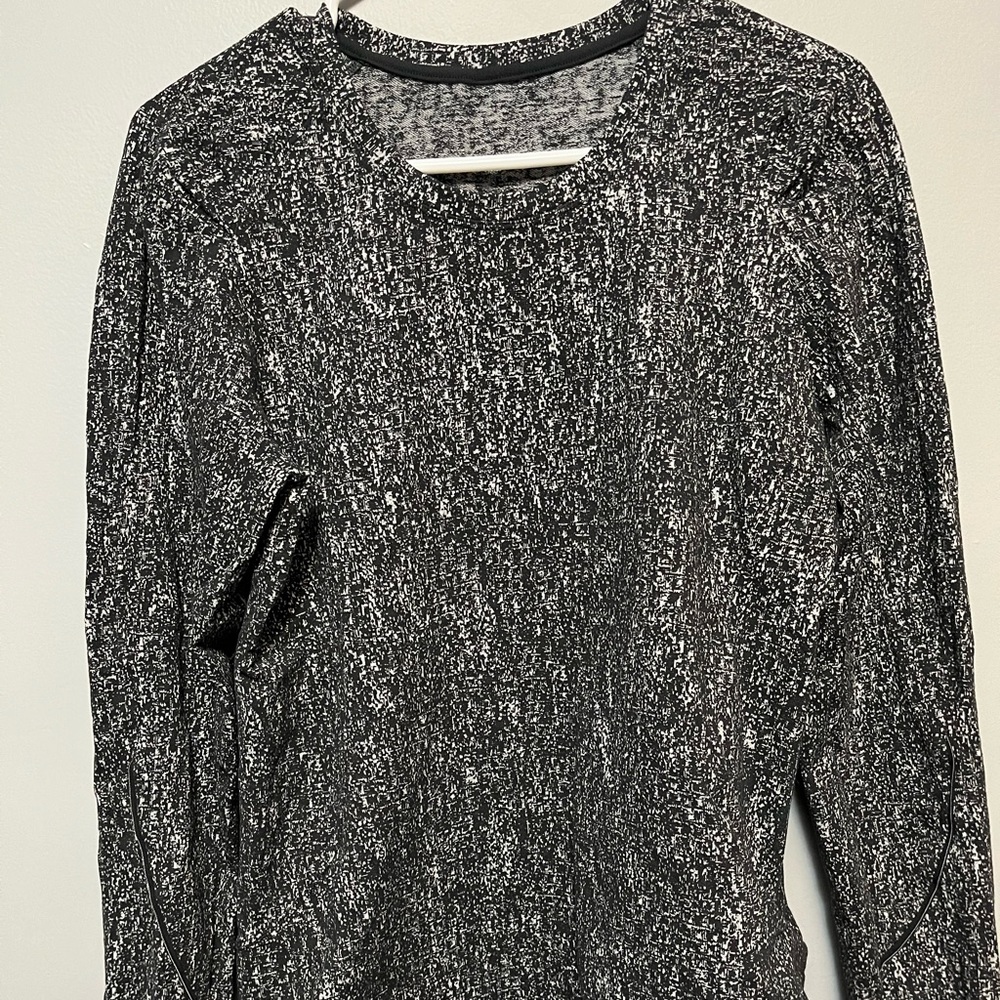 EUC women’s long sleeve lululemon. Size 10